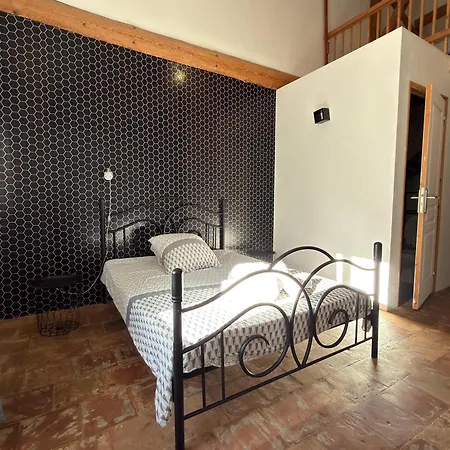 Domaine 34 Couchages Piscine Couverte Chauffee Lespignan