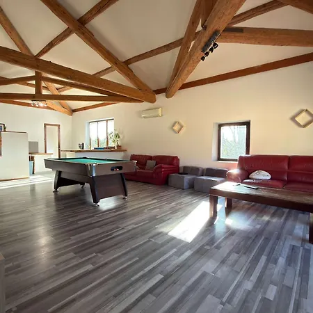 Domaine 34 Couchages Piscine Couverte Chauffee * Lespignan