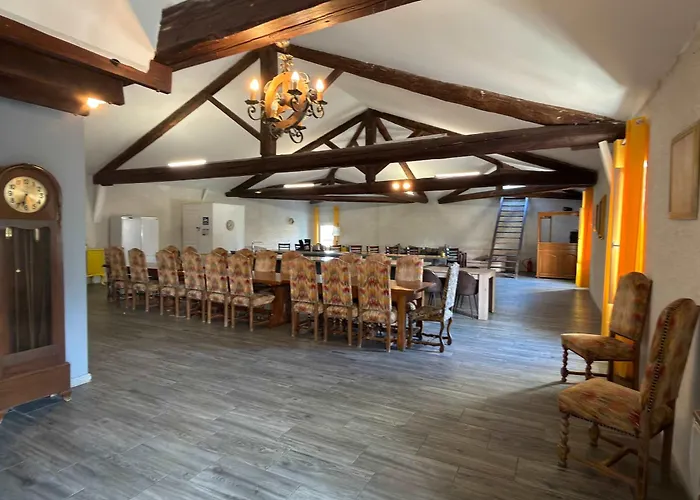 Domaine 34 Couchages Piscine Couverte Chauffee *