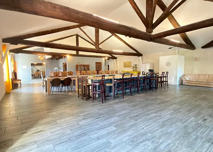 Domaine 34 Couchages Piscine Couverte Chauffee Lespignan