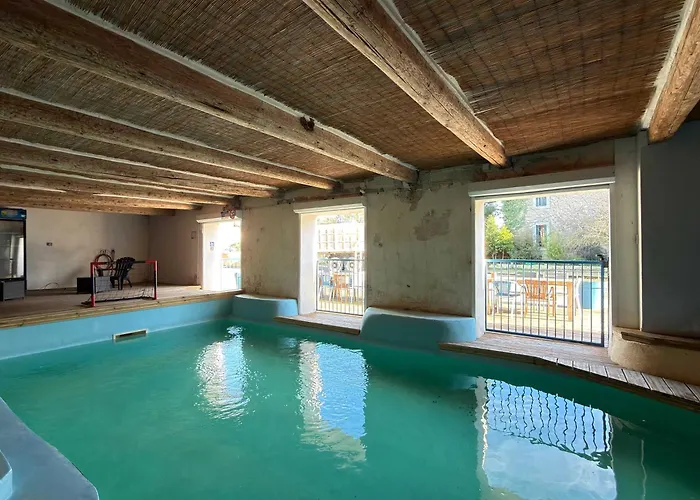 Domaine 34 Couchages Piscine Couverte Chauffee * Lespignan