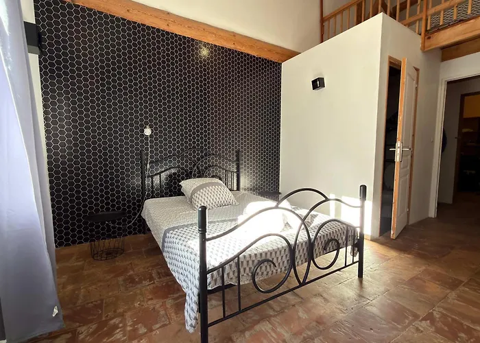 Domaine 34 Couchages Piscine Couverte Chauffee Lespignan