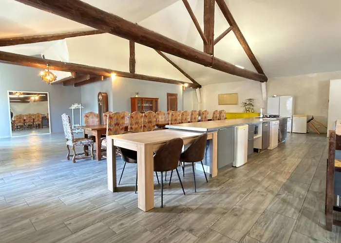 Domaine 34 Couchages Piscine Couverte Chauffee *