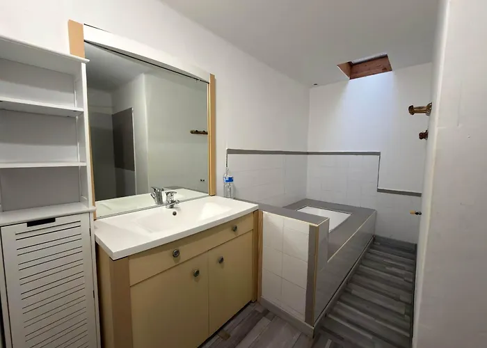 Domaine 34 Couchages Piscine Couverte Chauffee Lespignan